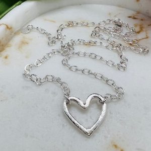 Cadena Corazon martillado